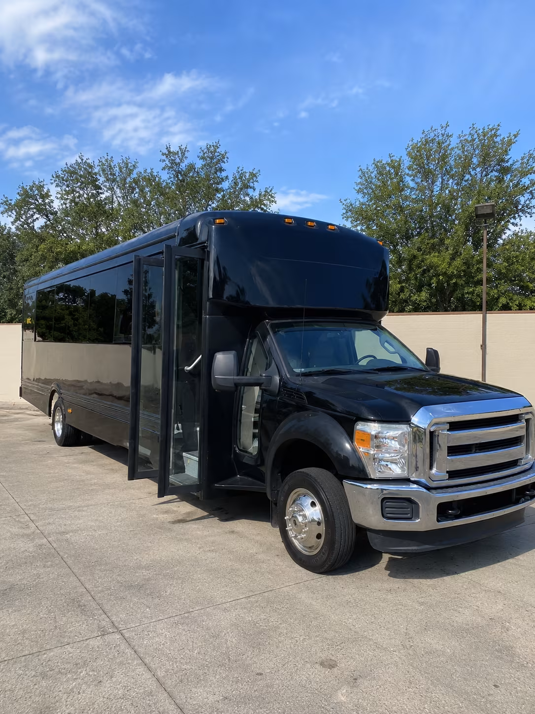 sandy 20 passenger party bus